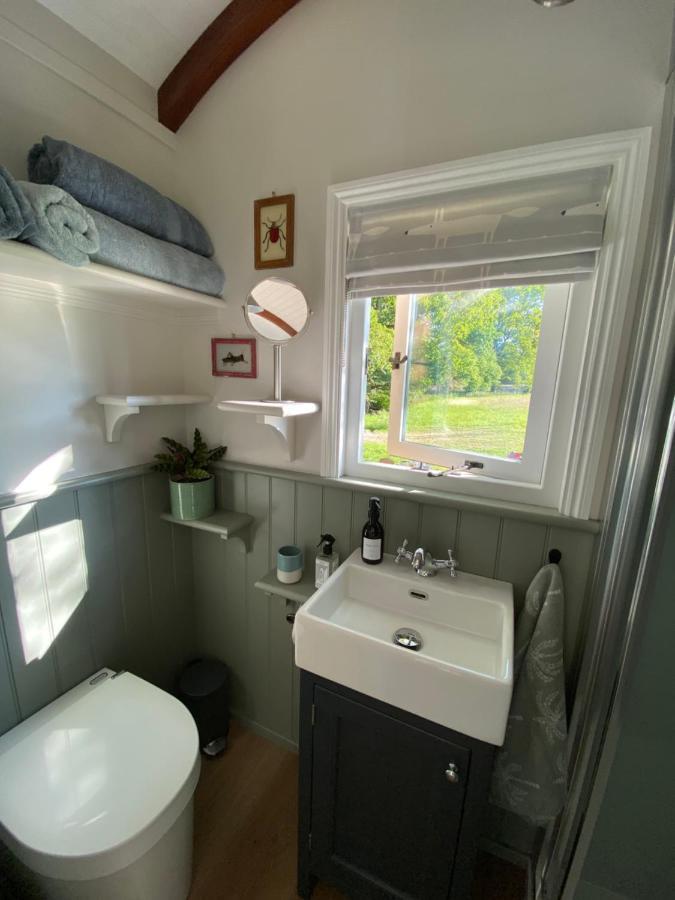 Coachroad Shepherds Huts 佩特沃斯 外观 照片
